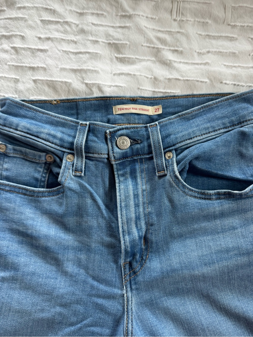 Levi’s 724 High Rise Straight Jeans Women’s 27 Light Wash Stretch